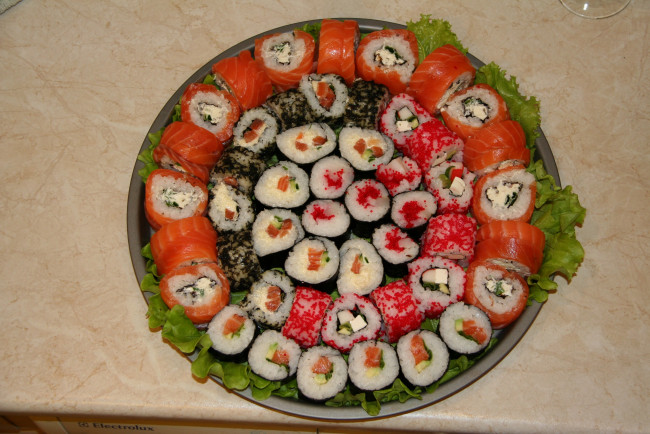 Обои картинки фото еда, рыба, морепродукты, суши, роллы, японская, кухня