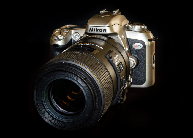 Обои картинки фото бренды, nikon, фотокамера