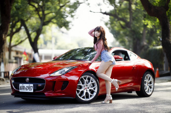 Картинка автомобили -авто+с+девушками высокая талия смотрит на зрителя женщины улице jaguar f-type премиум класс брюнетка модель джинсовые шорты длинные волосы азиатки красные машины с автомобилями каблуки