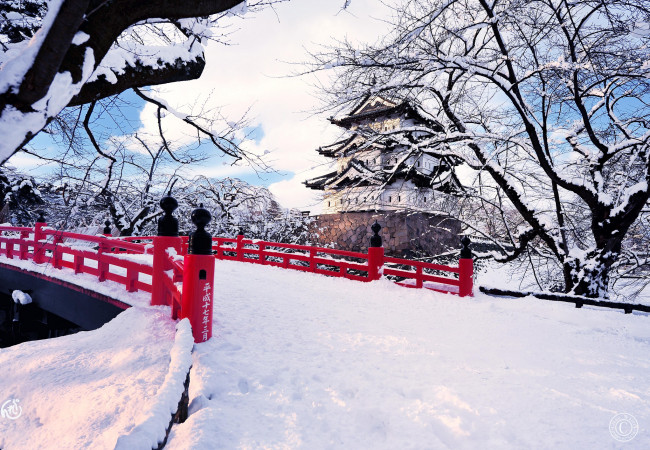 Обои картинки фото hirosaki, japan, города, замки, Японии, Япония, мост, снег, зима, замок, хиросаки