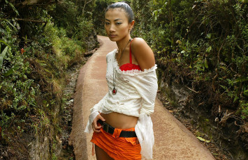 Картинка bai+ling девушки bai ling девушка модель актриса азиатка брюнетка макияж взгляд лес дорога зелень