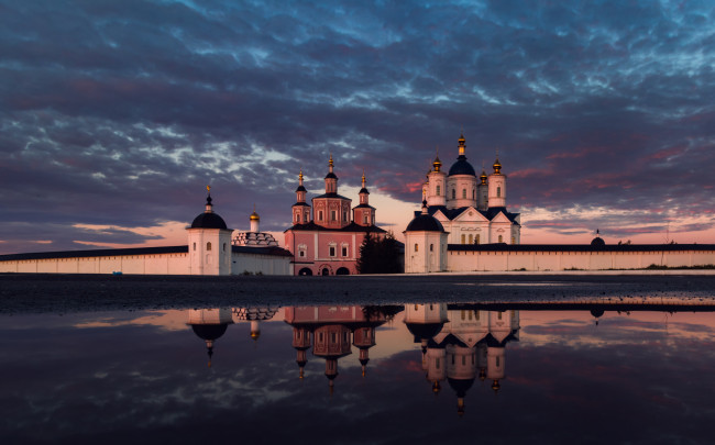 Обои картинки фото города, - православные церкви,  монастыри, архитектура, здание, старое, церковь, вода, отражение, облака, монастырь, россия, православные