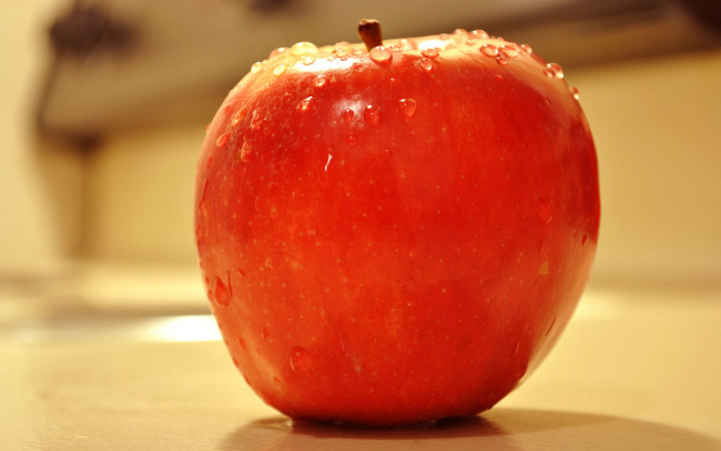 Обои картинки фото еда, яблоки, красное, яблоко, макро, капли