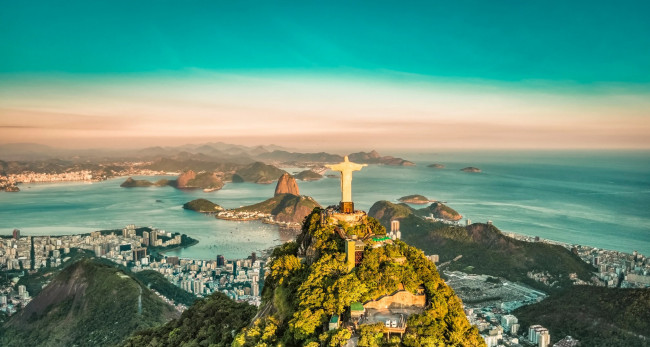 Обои картинки фото города, рио-де-жанейро , бразилия, христос, искупитель, рио, де, жанейро, город, побережье, статуя