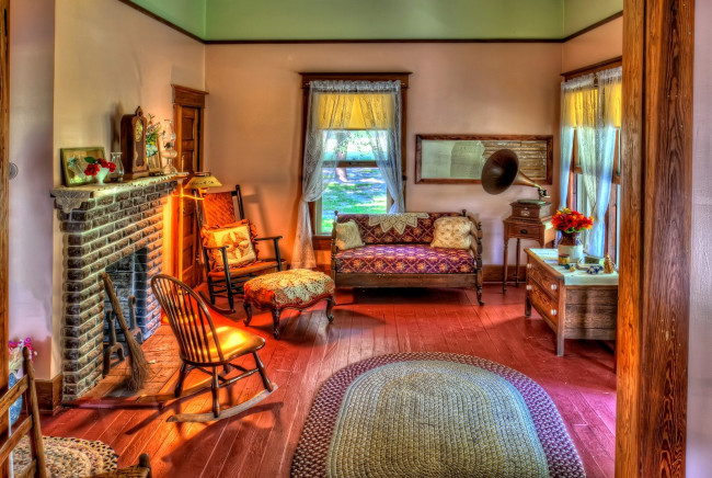 Обои картинки фото интерьер, гостиная, окно, граммофон, диван, кресло, камин