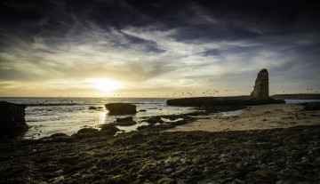 Картинка природа восходы закаты заря горизонт скала пляж океан