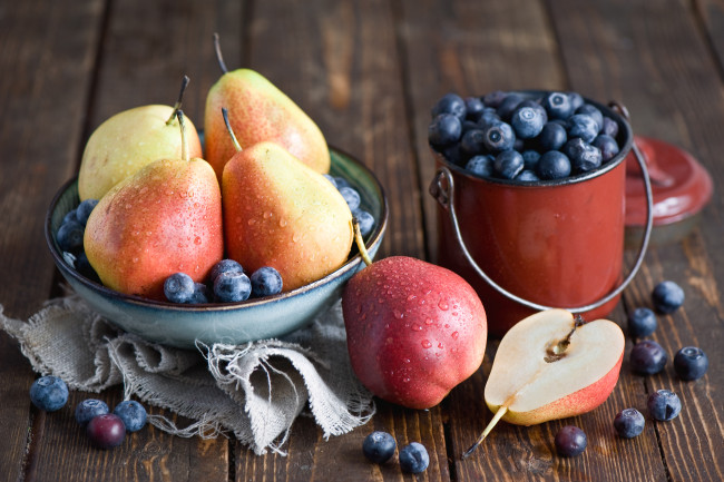 Обои картинки фото еда, фрукты,  ягоды, черника, груши