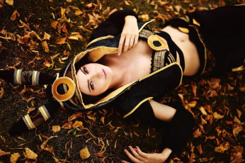 Картинка девушки -unsort+ брюнетки темноволосые капюшон костюм листья осень брюнетка уши