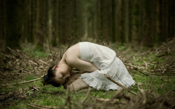 Картинка девушки -unsort+ азиатки хворост трава лес платье