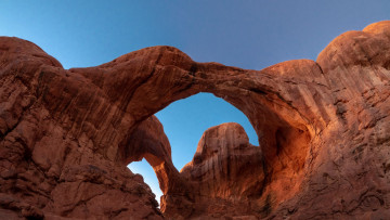 Картинка природа горы скалы арки каньон небо