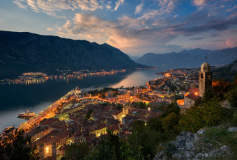 обоя города, - панорамы, Черногория, город, котор, которский, залив, адриатического, моря, горы, дома, свет, церковь, вечер
