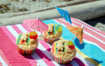 Картинка еда пирожные +кексы +печенье пляж кексы зонтики