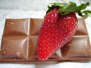 Картинка еда клубника +земляника плитка шоколад ягода