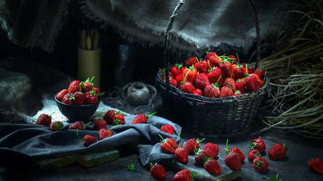 Обои картинки фото еда, клубника,  земляника, ягоды, корзинка