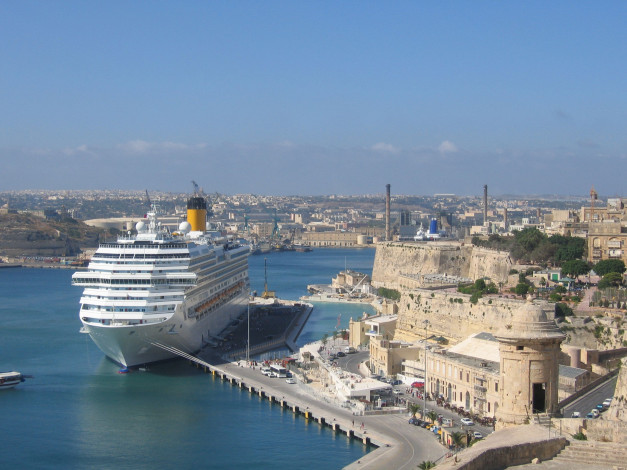 Обои картинки фото costa, concordia, корабли, порты, причалы, лайнер, malta