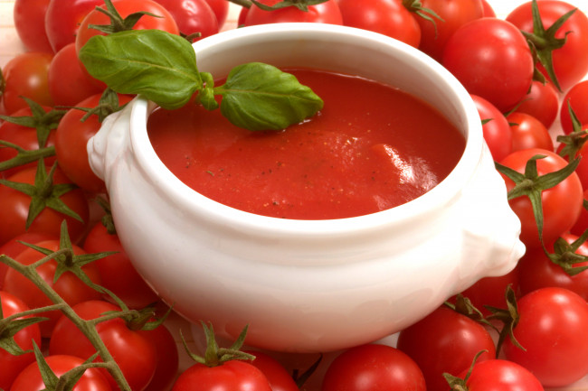 Обои картинки фото еда, первые, блюда, томатный, суп, супница, помидоры, томаты