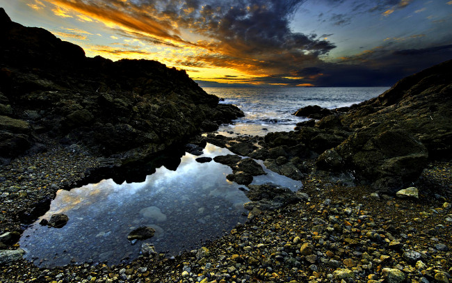 Обои картинки фото природа, восходы, закаты, берег, галька, тучи, океан