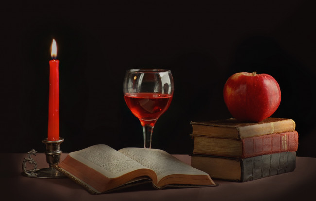Обои картинки фото еда, натюрморт, свеча, бокал, яблоко, книги