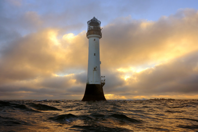 Обои картинки фото bell, rock, lighthouse, angus, scotland, природа, маяки, море, маяк