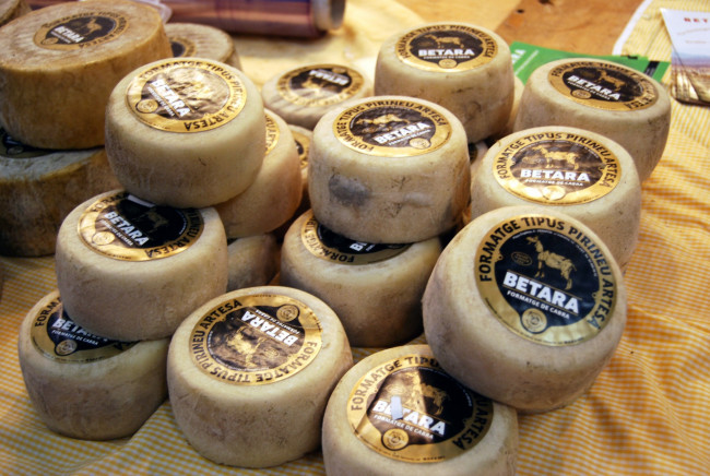 Обои картинки фото betara tipus pirineu, еда, сырные изделия, сыр