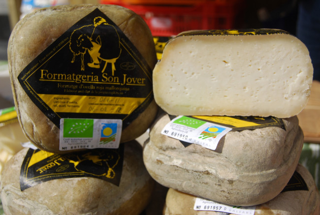 Обои картинки фото formatge ovella roja mallorquina, еда, сырные изделия, сыр