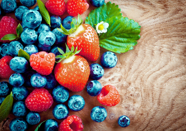 Обои картинки фото еда, фрукты,  ягоды, черника, клубника