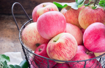 Картинка еда Яблоки корзинка яблоки румяные урожай