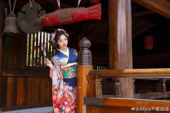 Обои картинки фото девушки, - азиатки, кимоно, веер, дом