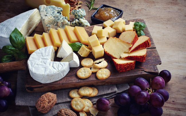 Обои картинки фото еда, сырные изделия, виноград, сыр, ассорти, печенье, джем