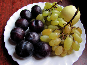 Картинка еда фрукты +ягоды сливы виноград
