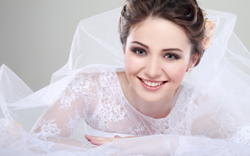 Картинка девушки -+невесты невеста брюнетка фата улыбка