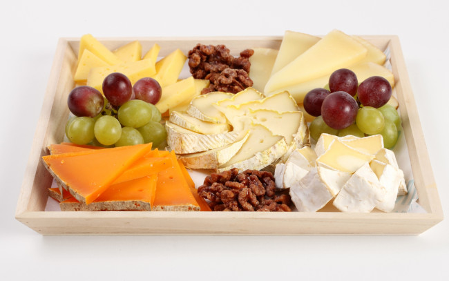 Обои картинки фото еда, сырные изделия, виноград, сыр, нарезка, ассорти