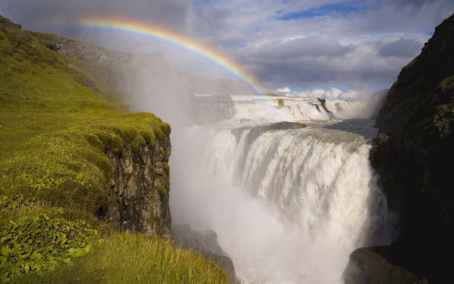 Обои картинки фото природа, водопады, горы, ущелье, обрыв, река, водопад, радуга