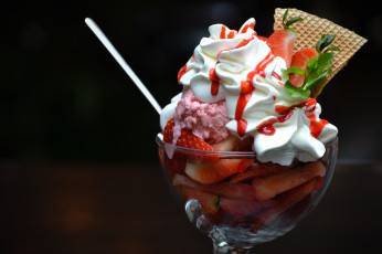 Картинка еда мороженое десерты клубника джем