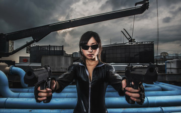 Картинка девушки -unsort+ девушки+с+оружием пистолеты ситуация девушка