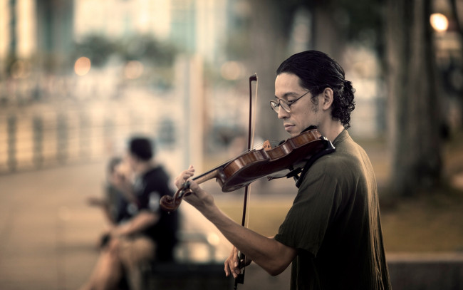 Обои картинки фото музыка, - другое, улица, скрипка