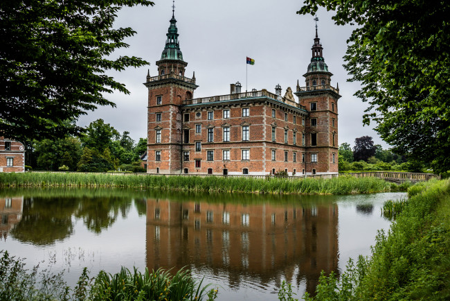 Обои картинки фото marsvinsholms castle, города, замки швеции, пруд, парк, замок