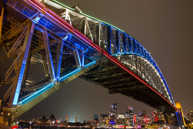Обои картинки фото sydney harbour bridge, города, сидней , австралия, фонари, огни, мост, ночь