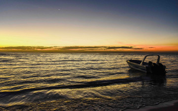Картинка корабли моторные+лодки море моторка закат