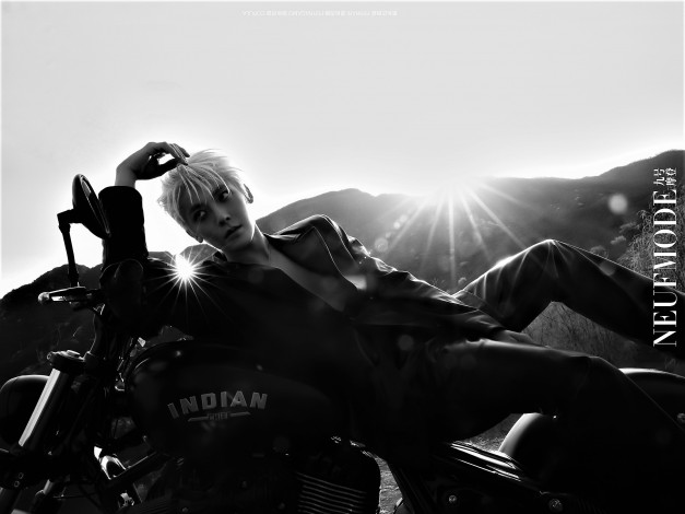 Обои картинки фото мужчины, hou ming hao, актер, блондин, мотоцикл, горы