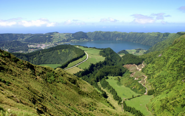 Обои картинки фото португалия, остров, сан, мигель, природа, горы, озеро