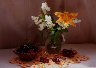 Картинка еда натюрморт черешня цветы фрукты лилейник дейция букет