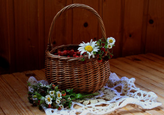 Картинка еда клубника +земляника ромашки цветы ягоды натюрморт лето корзина земляника