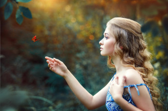 Картинка девушки -unsort+ брюнетки +шатенки бабочка платье локоны лето девушка русая природа