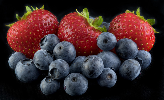 Обои картинки фото еда, фрукты,  ягоды, ягоды, клубника, голубика