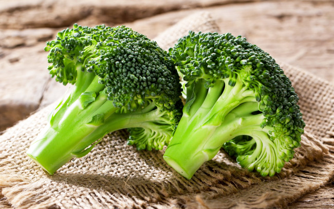 Обои картинки фото еда, капуста и её разновидности, vegetable, брокколи, капуста, салфетка, broccoli