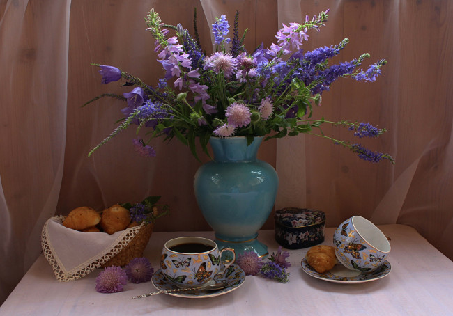 Обои картинки фото еда, натюрморт, цветы, полевые, лето, букет, кофе, крауссаны