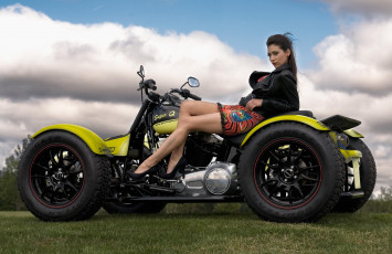 Картинка мотоциклы мото+с+девушкой фон взгляд девушки