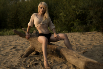 Картинка девушки -unsort+ блондинки +светловолосые коряга песок