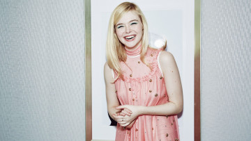 Картинка девушки elle+fanning платье смех блондинка актриса